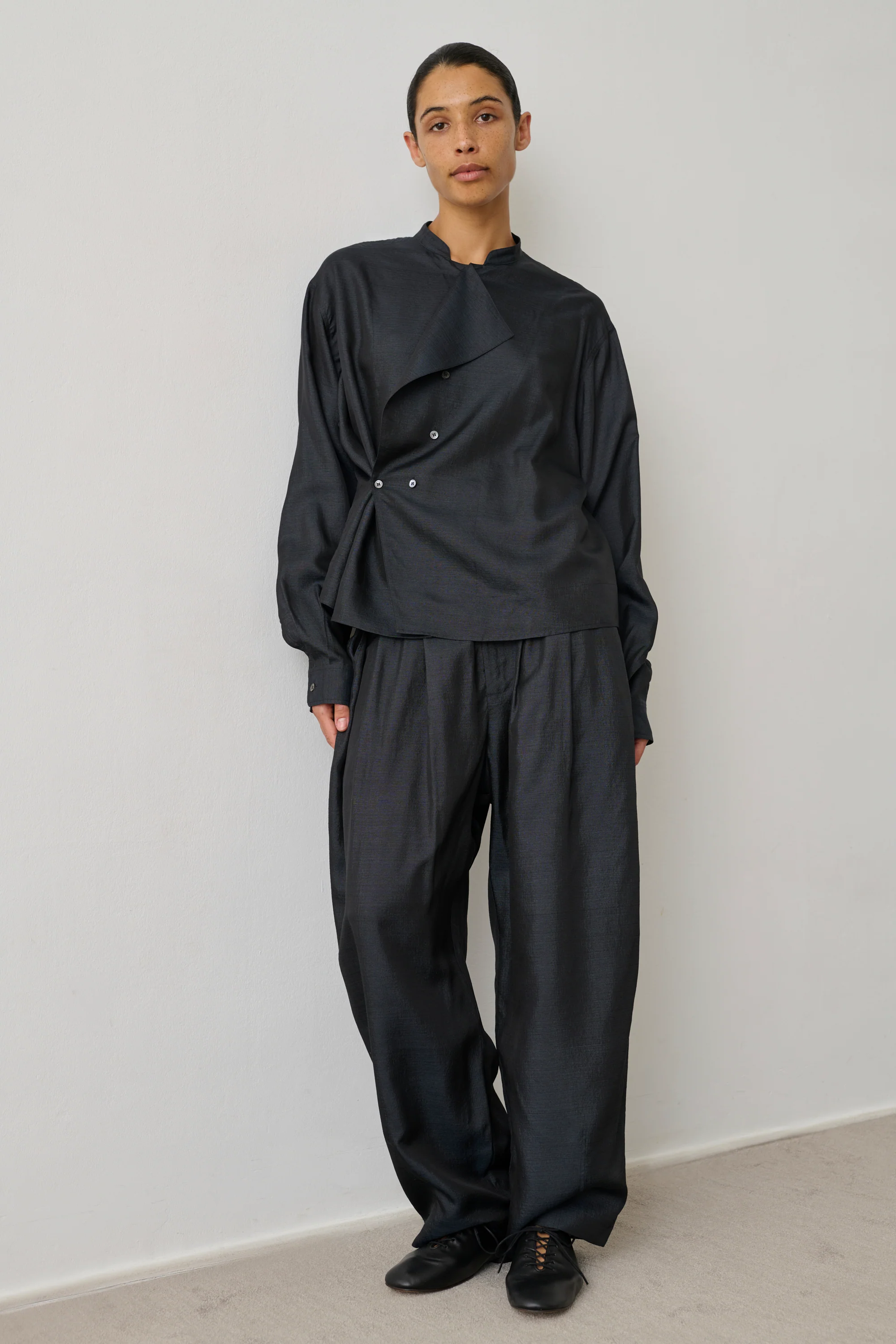 BLACK HAMPTON BLOUSE